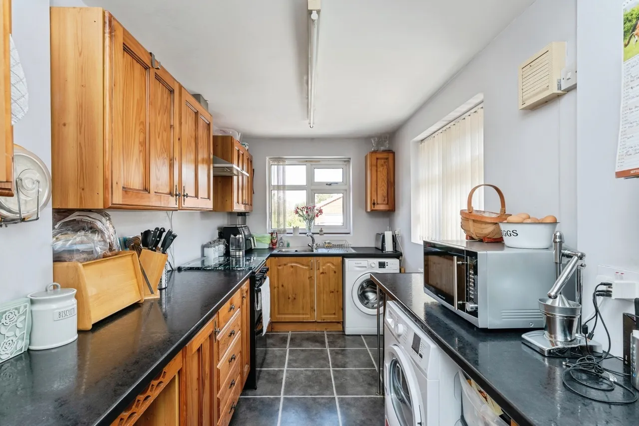 Chester Road, Oakenholt, CH6, photo 3