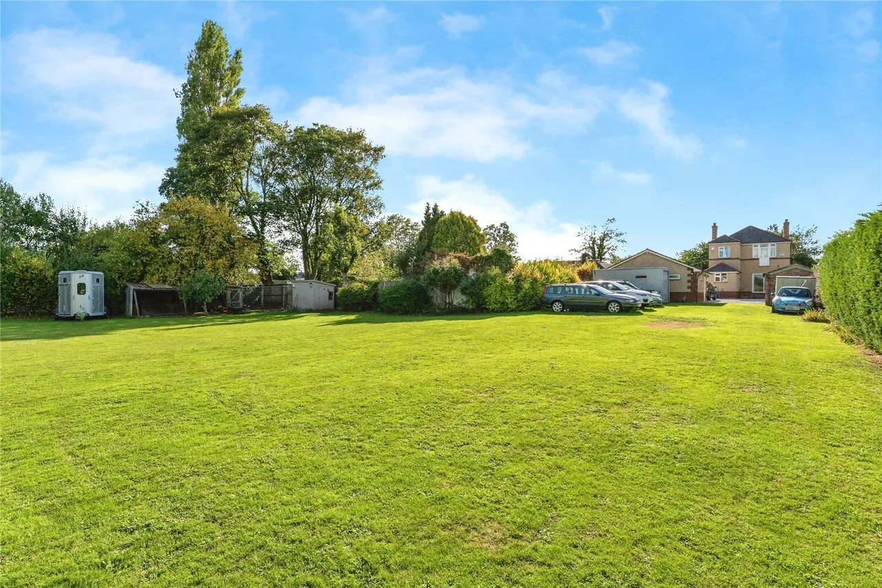 Chester Road, Oakenholt, CH6, photo 7