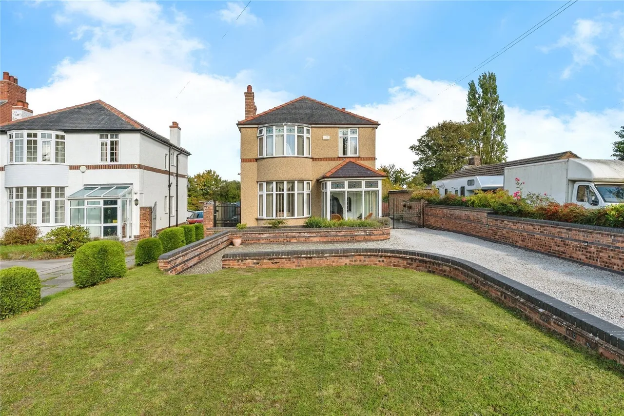4 bed house for sale, Chester Road, Oakenholt, CH6