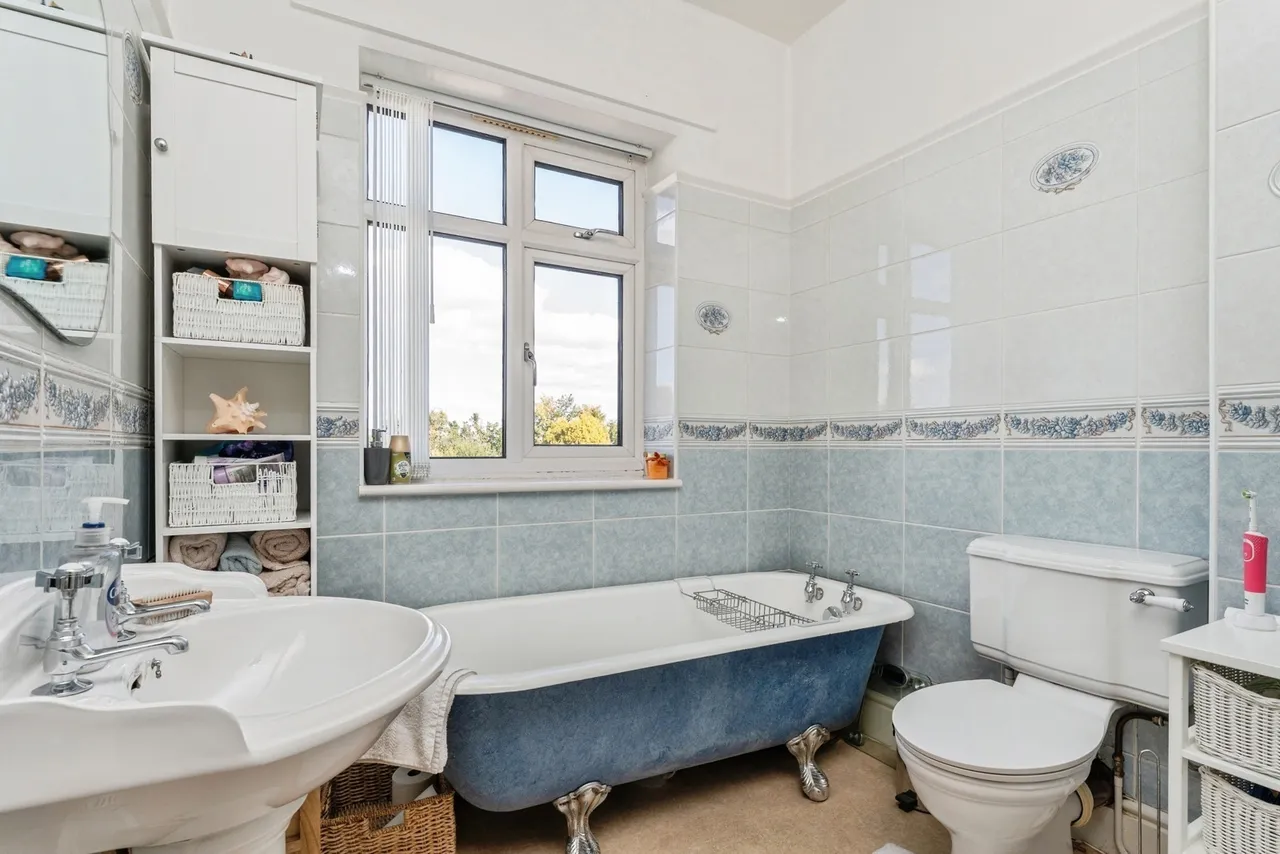 Chester Road, Oakenholt, CH6, photo 9