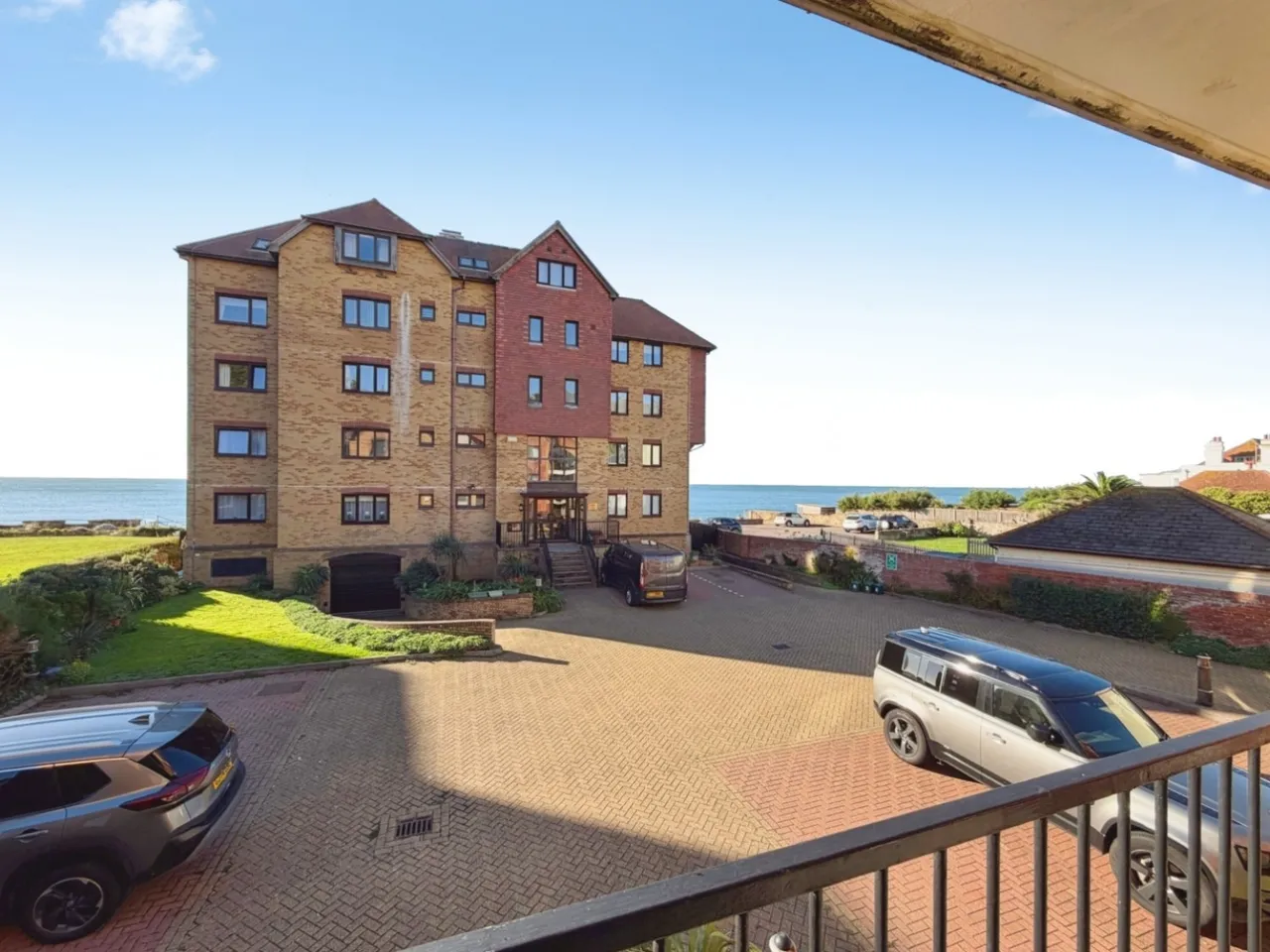 The Riviera, Sandgate, CT20, photo 3