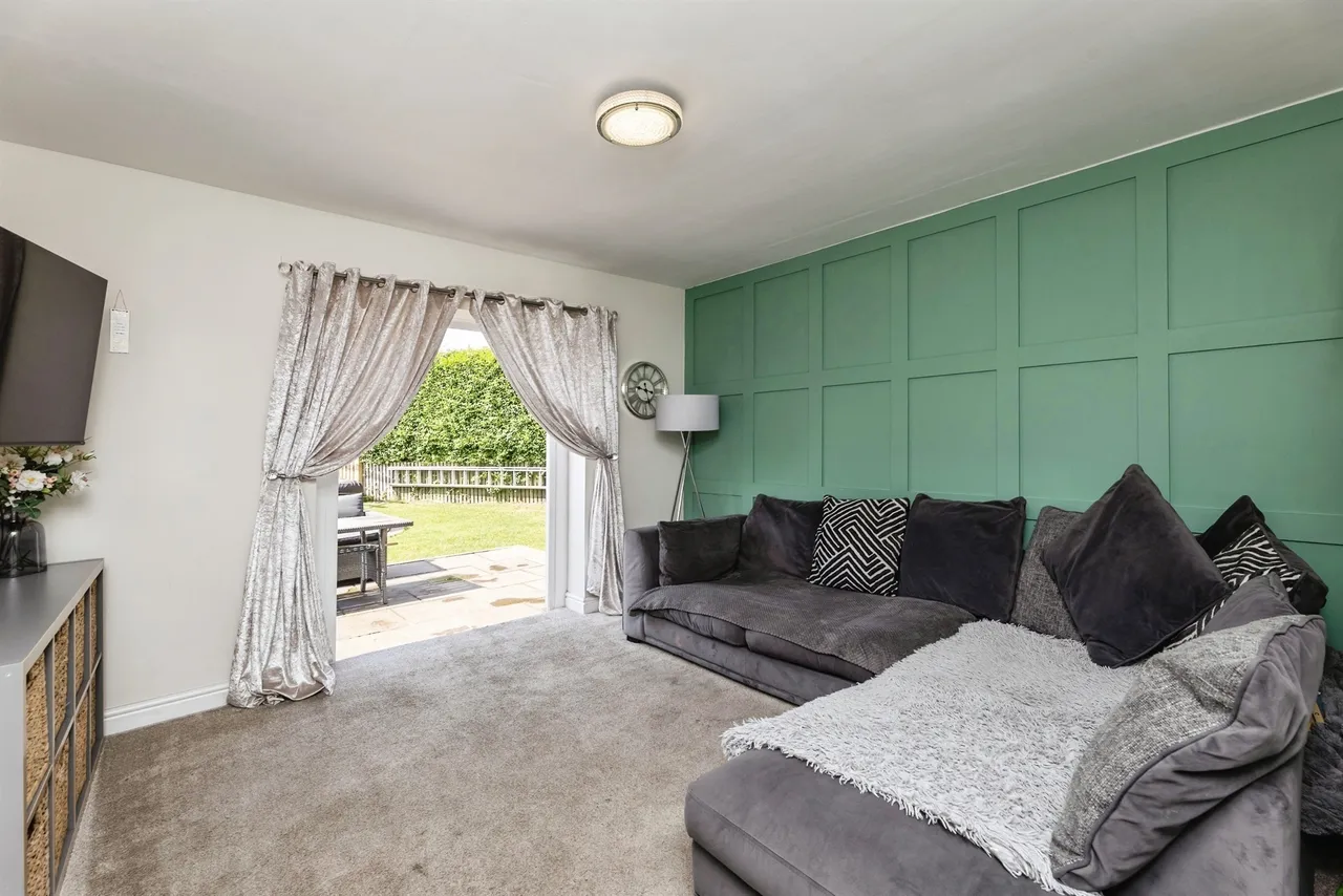 Leigh Avenue, Tingley, Wakefield, photo 4