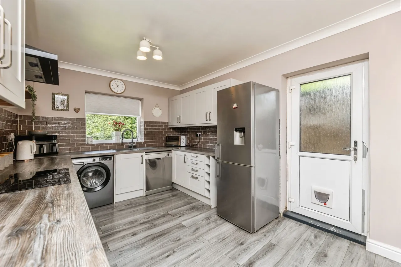 Leigh Avenue, Tingley, Wakefield, photo 9