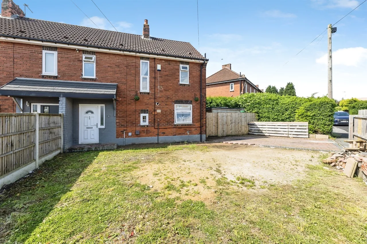 2 bed house for sale — Leigh Avenue, Tingley, Wakefield