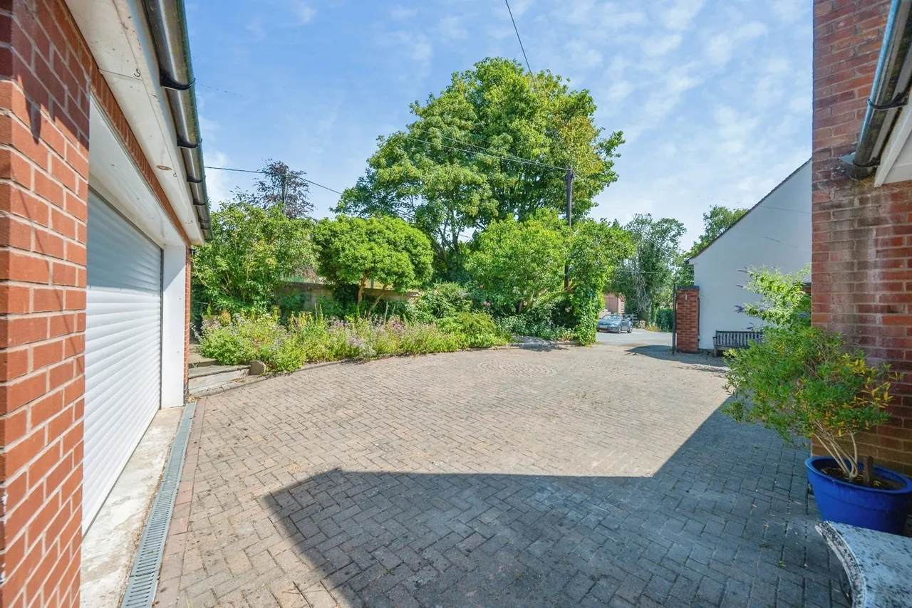 School Lane, Hints, B78, photo 35