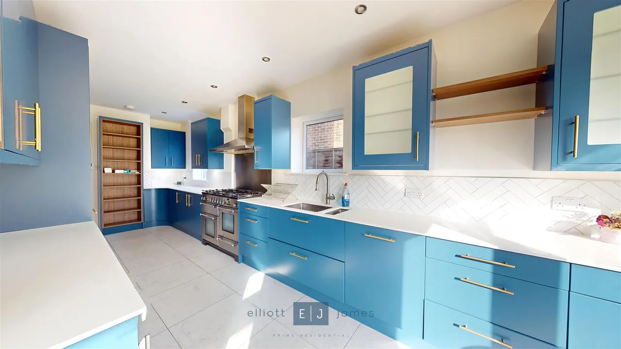 Stradbroke Grove, Buckhurst Hill, photo 6