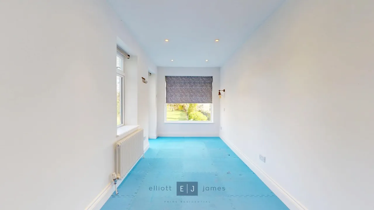 Stradbroke Grove, Buckhurst Hill, photo 9