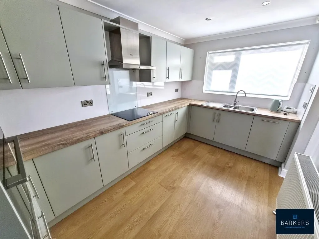 Thirlmere Avenue, Wyke BD12 9DS, photo 3