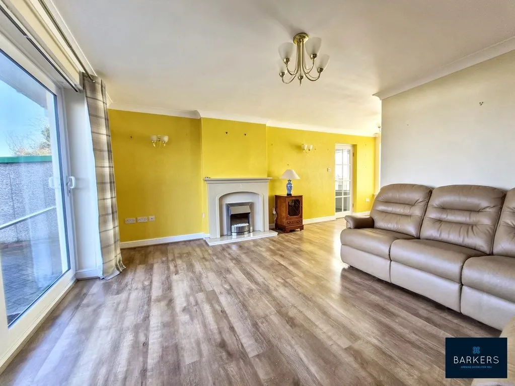Thirlmere Avenue, Wyke BD12 9DS, photo 17