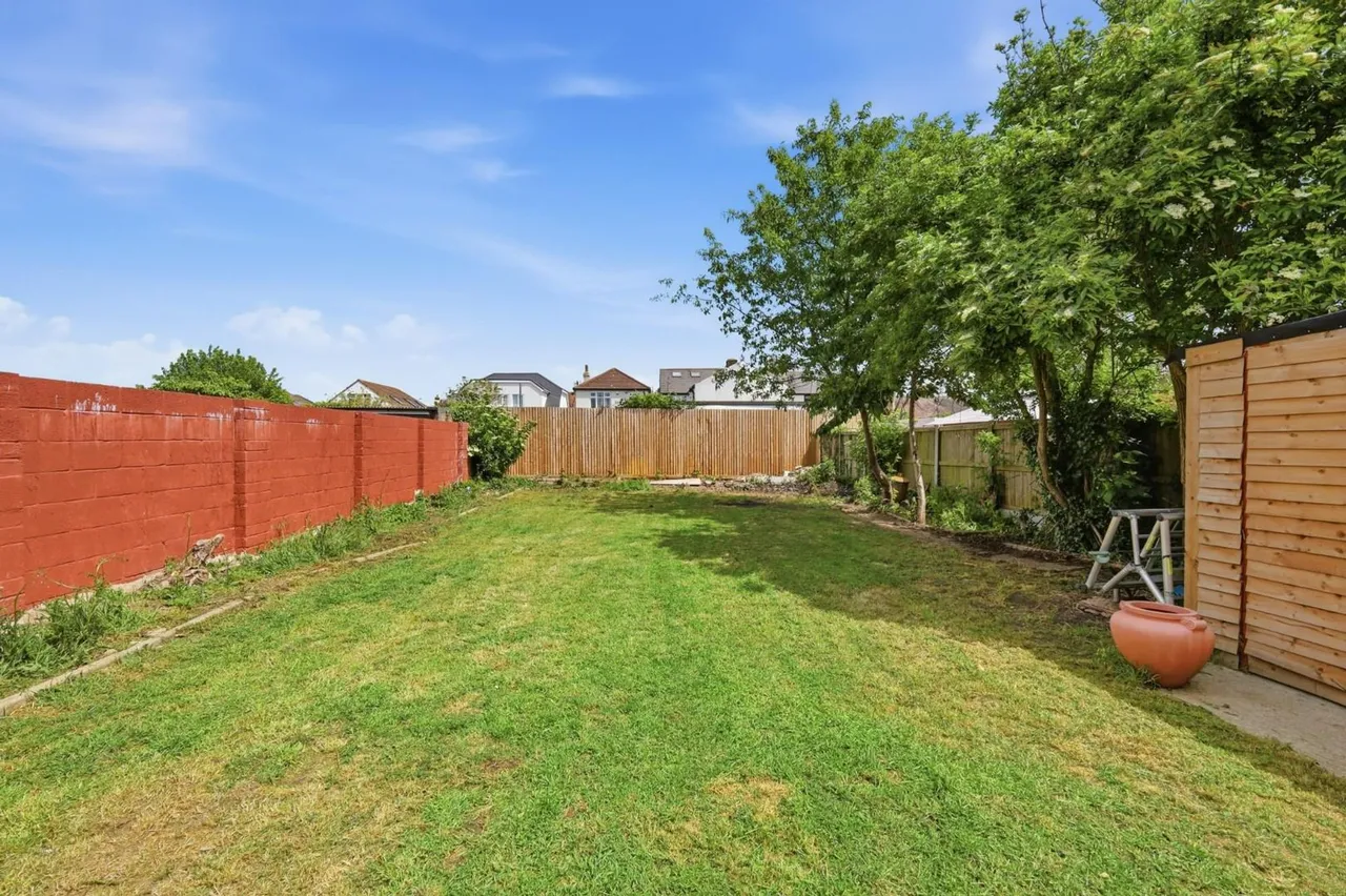Briscoe Road, Rainham, RM13, photo 8