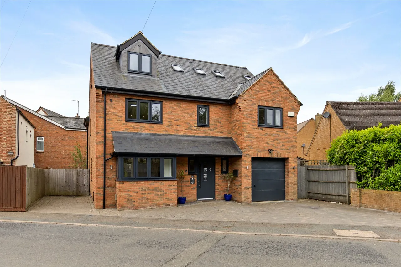 4 bed property for sale, Wellingborough Road, Mears Ashby, NN6