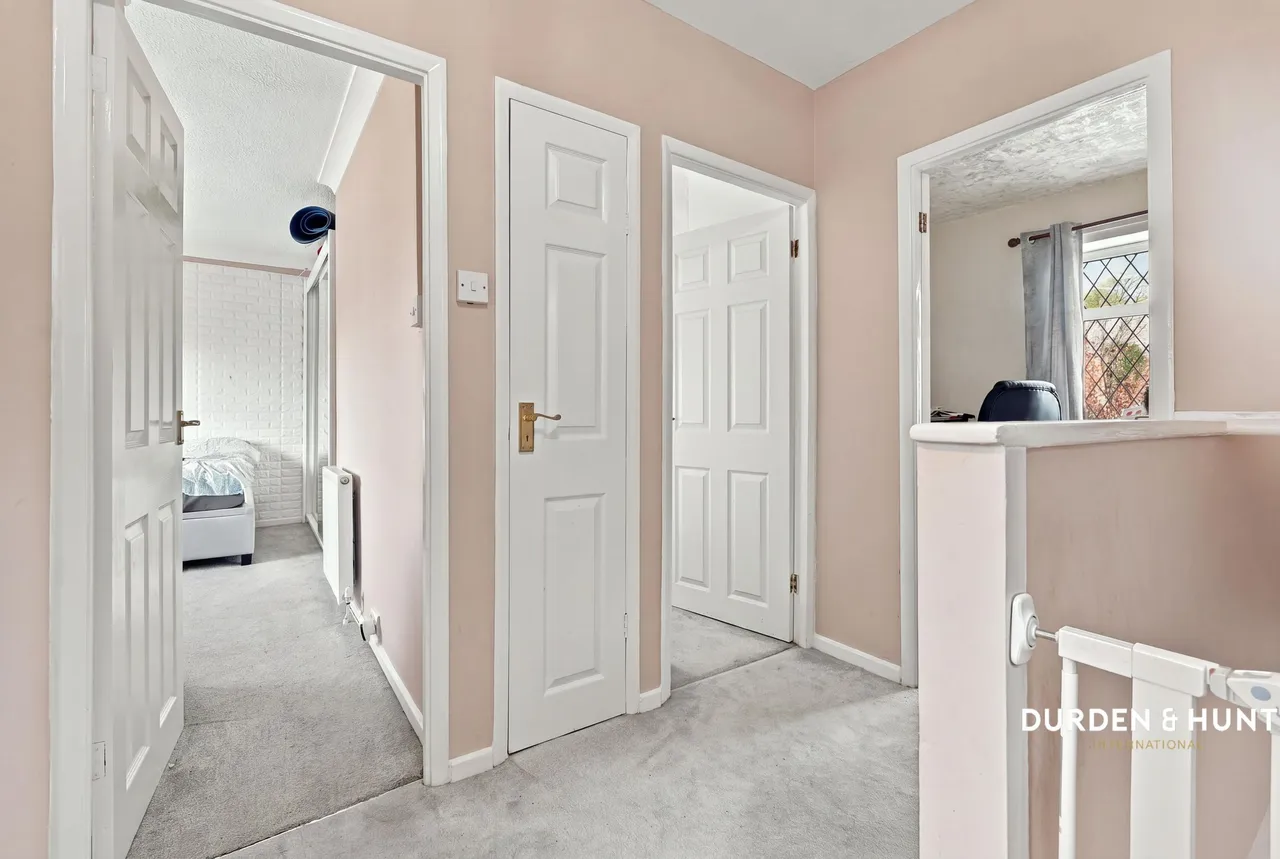 Roydon Close, Loughton, IG10, photo 13