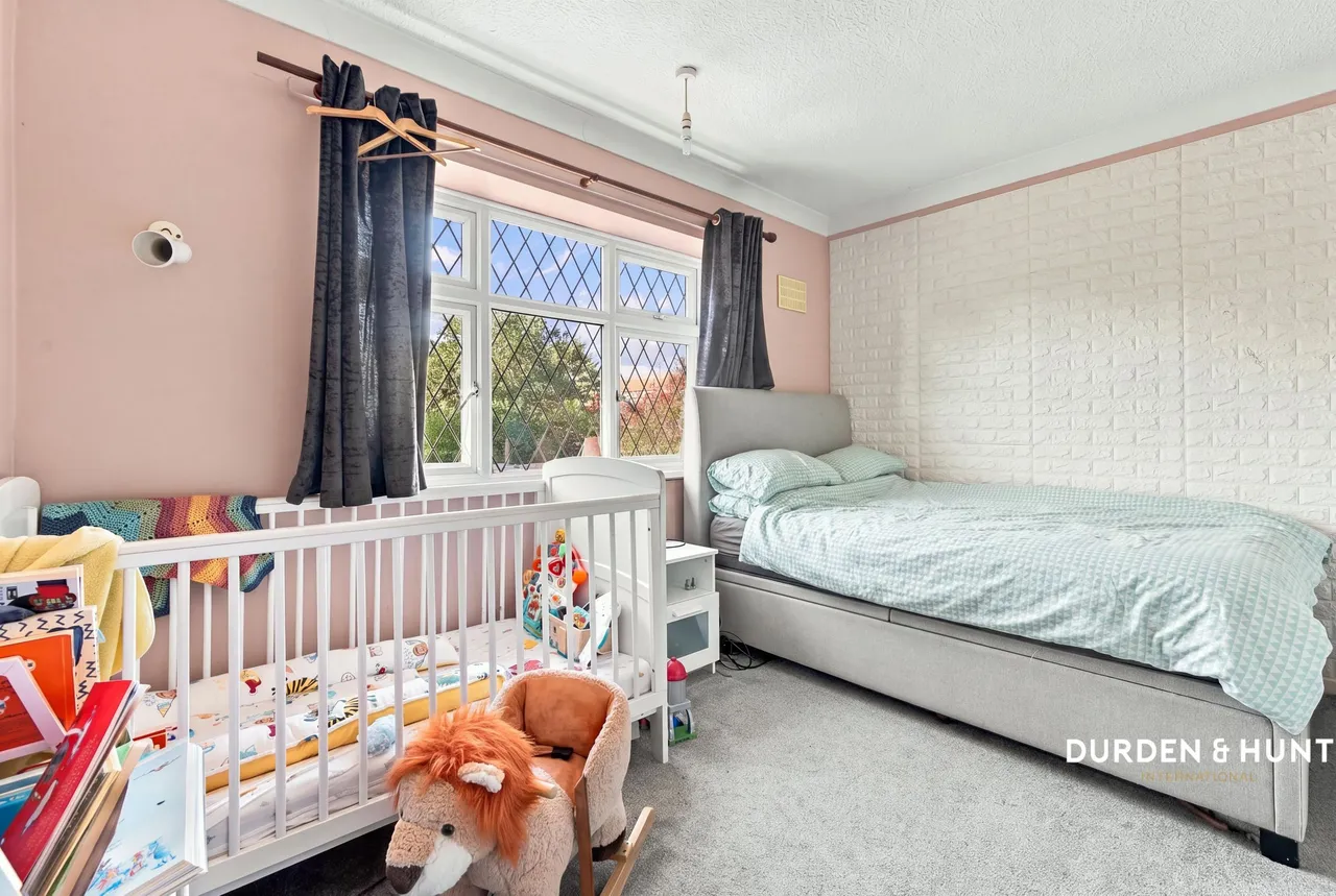 Roydon Close, Loughton, IG10, photo 10