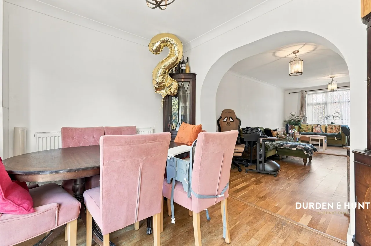 Roydon Close, Loughton, IG10, photo 4