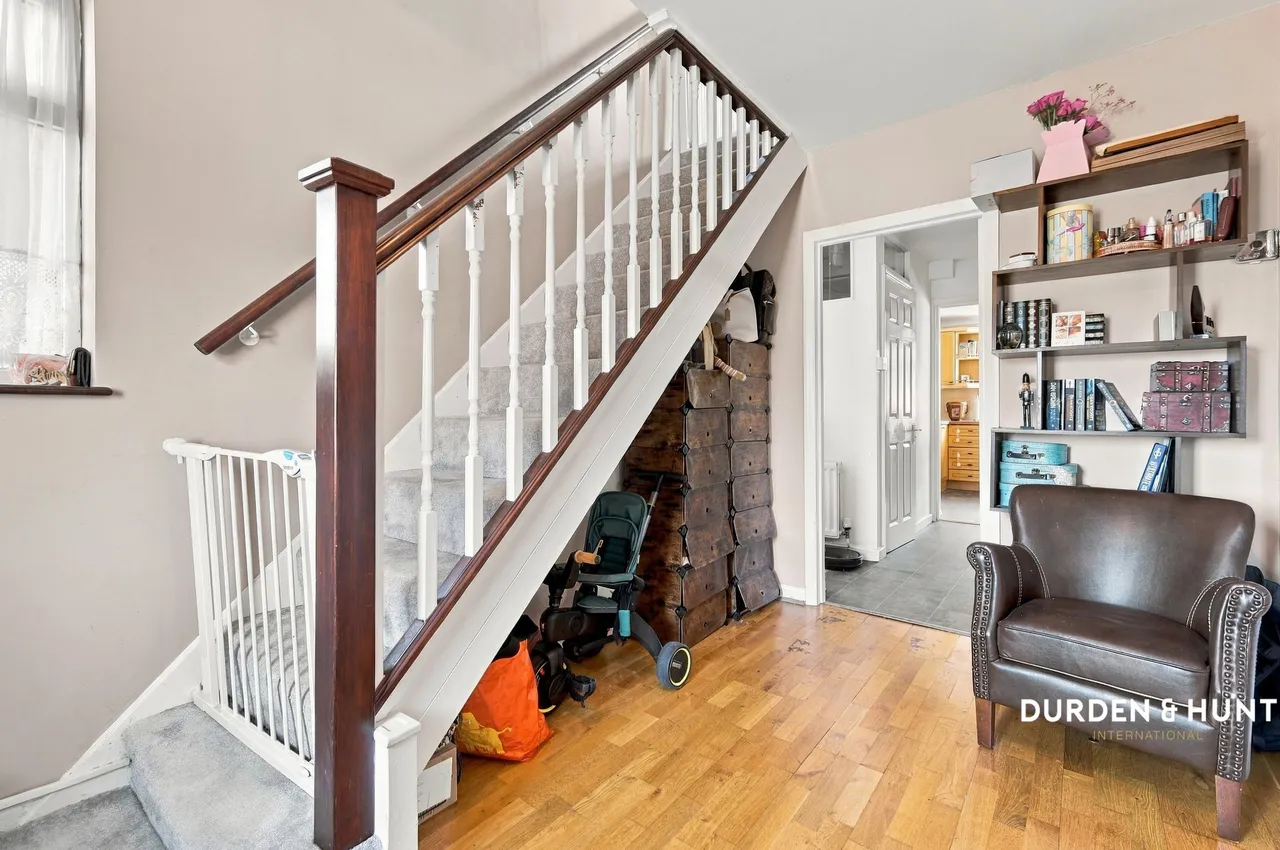 Roydon Close, Loughton, IG10, photo 9
