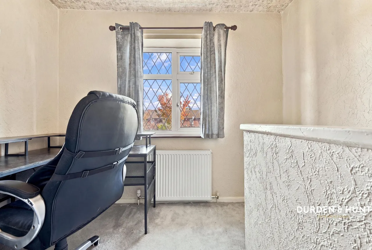 Roydon Close, Loughton, IG10, photo 14