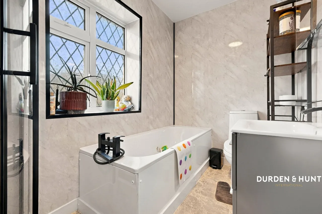Roydon Close, Loughton, IG10, photo 15