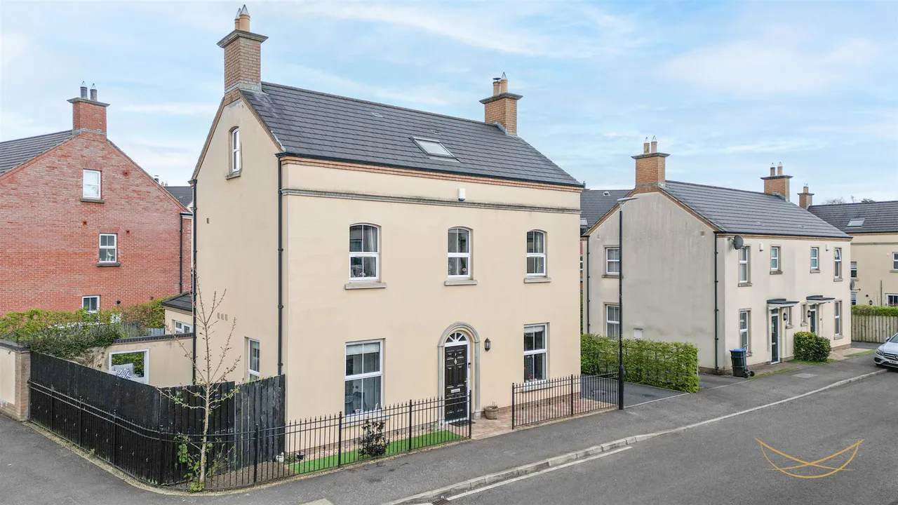 4 bed house for sale — Readers Place, Ballyclare, BT39 9ED