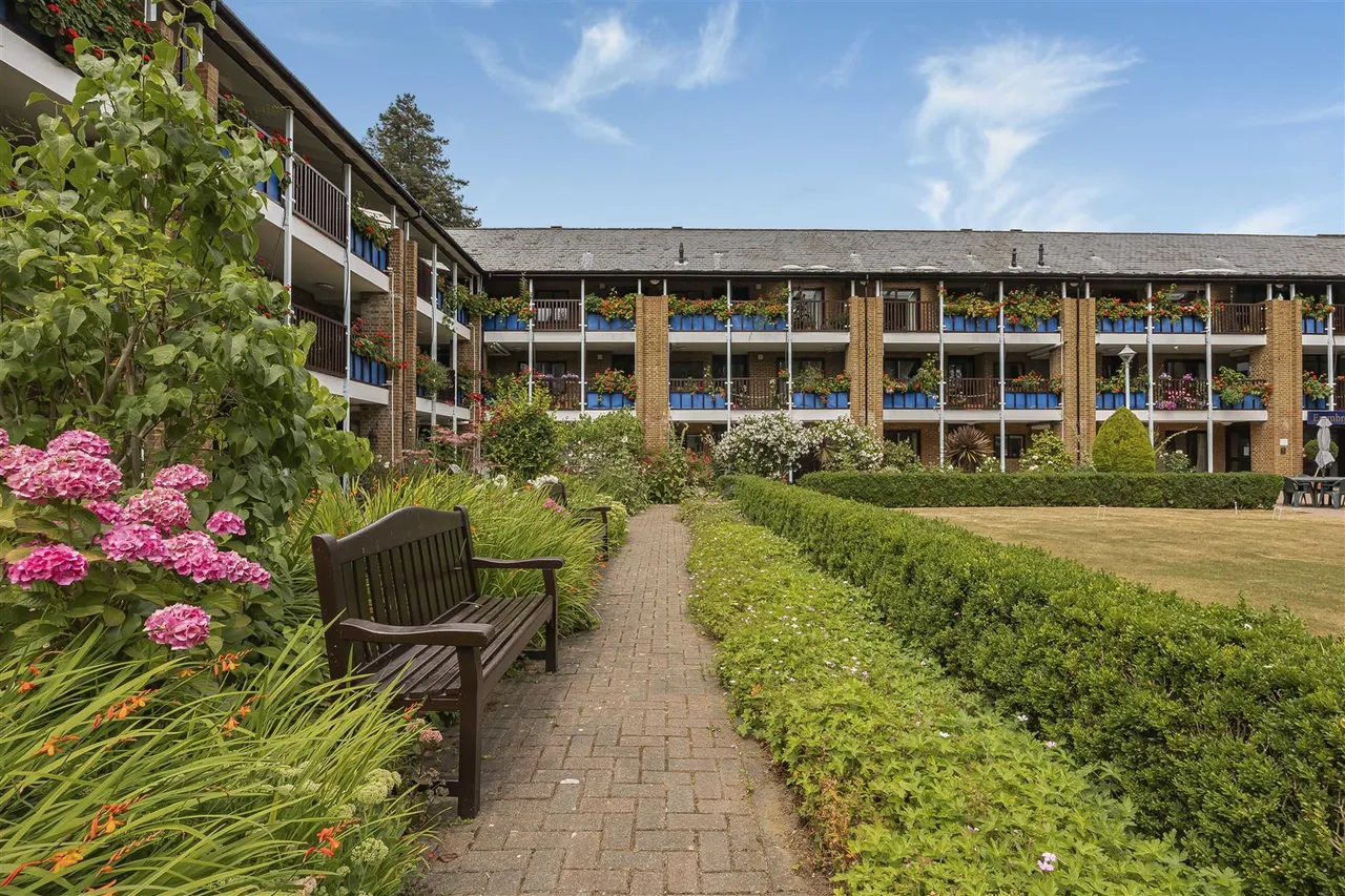 Emmbrook Court, Reading, RG6, photo 16