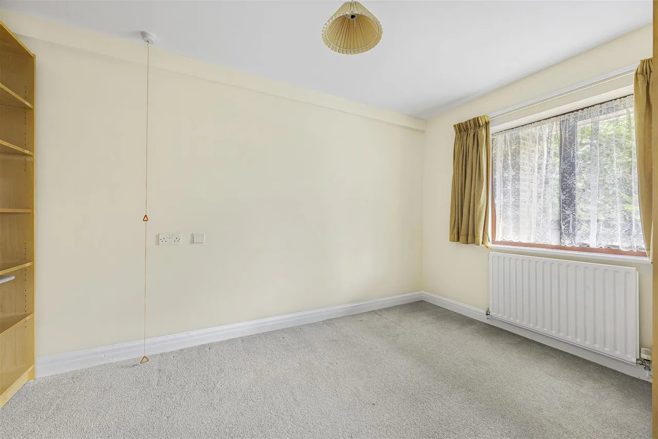 Emmbrook Court, Reading, RG6, photo 9