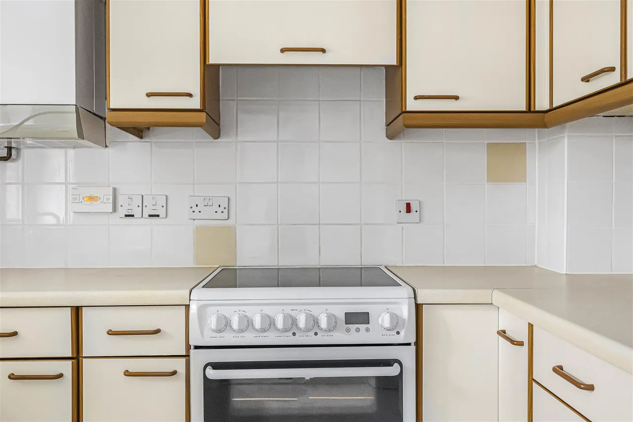 Emmbrook Court, Reading, RG6, photo 18