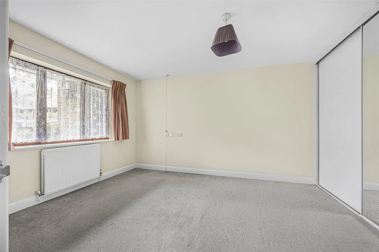 Emmbrook Court, Reading, RG6, photo 6