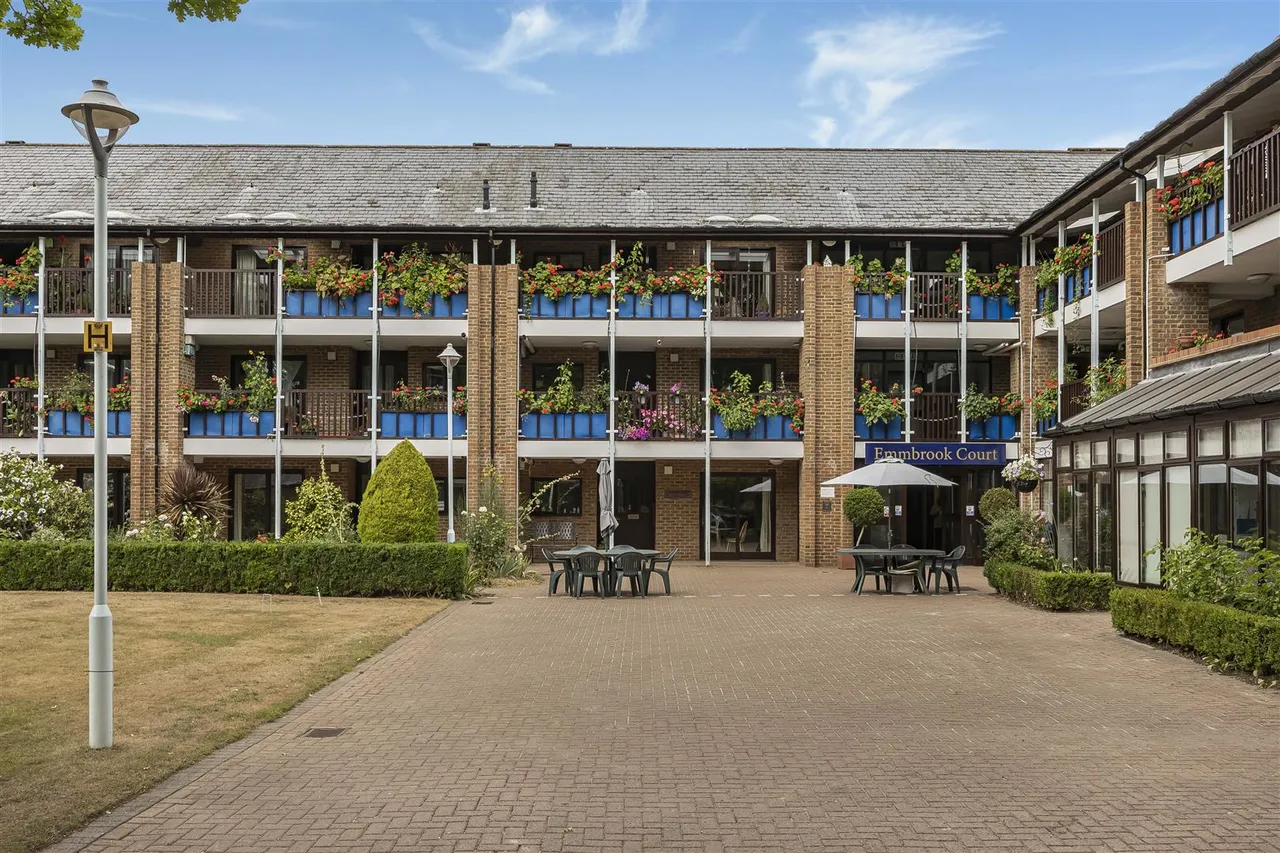 Emmbrook Court, Reading, RG6, photo 21
