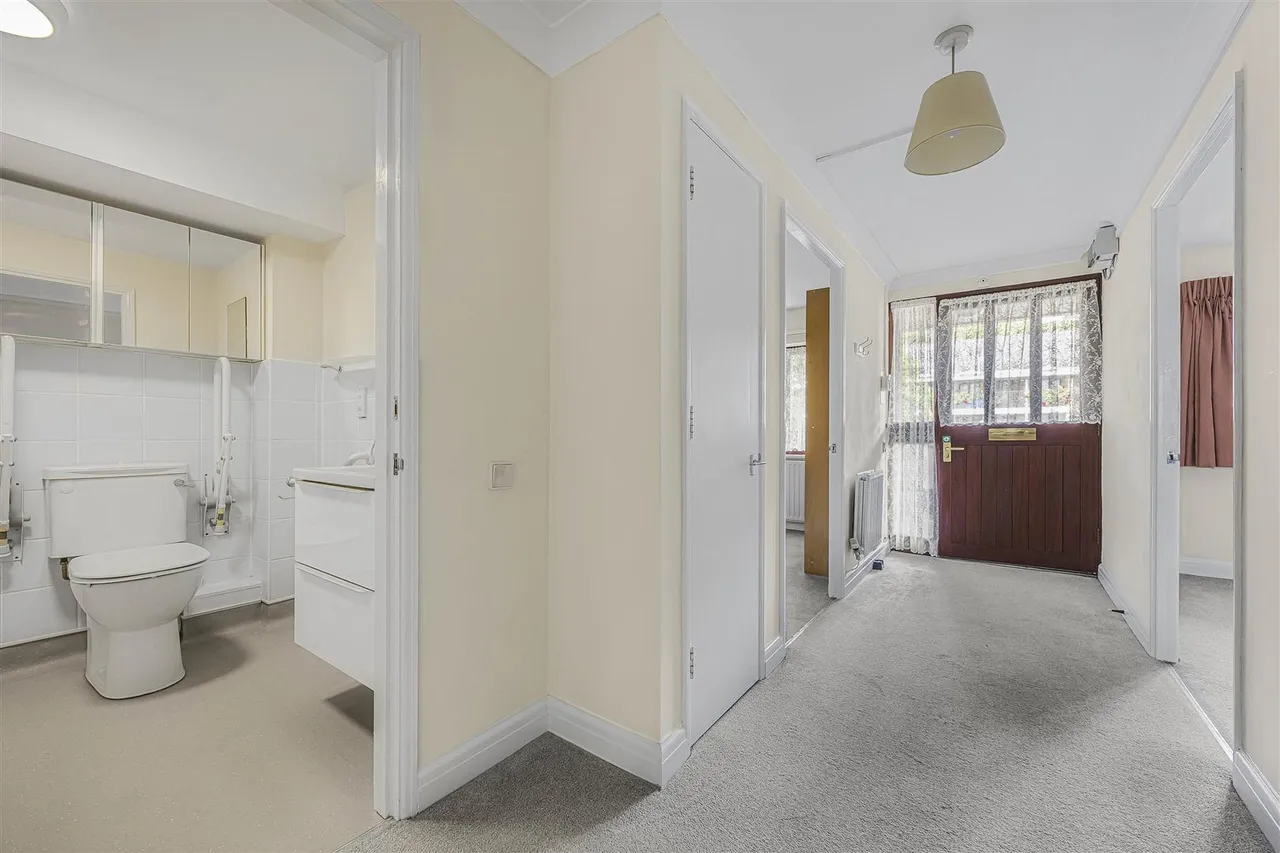 Emmbrook Court, Reading, RG6, photo 7