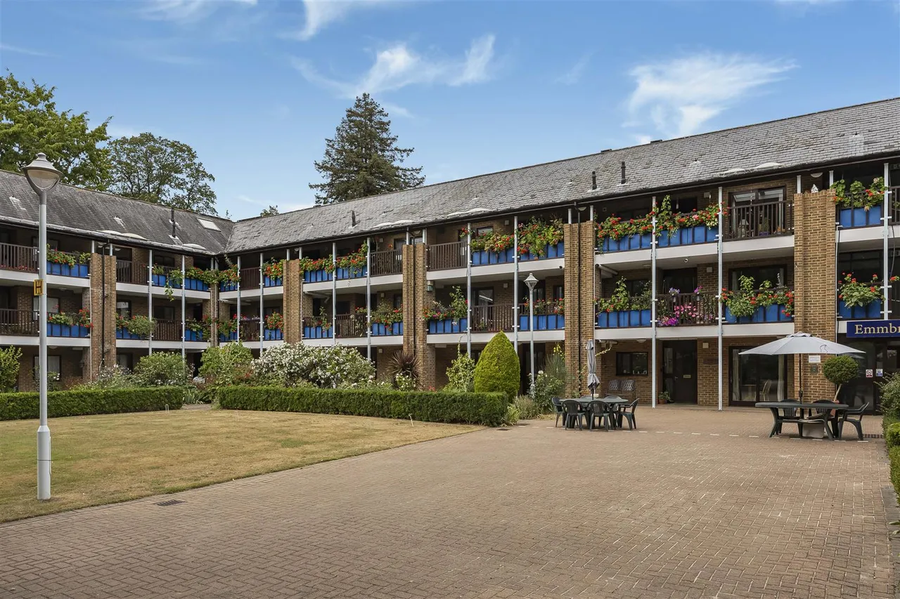 Emmbrook Court, Reading, RG6, photo 12