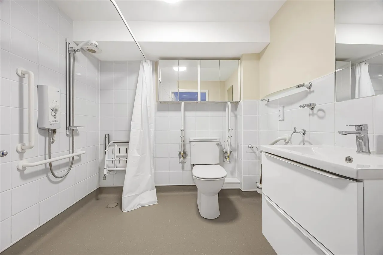 Emmbrook Court, Reading, RG6, photo 8