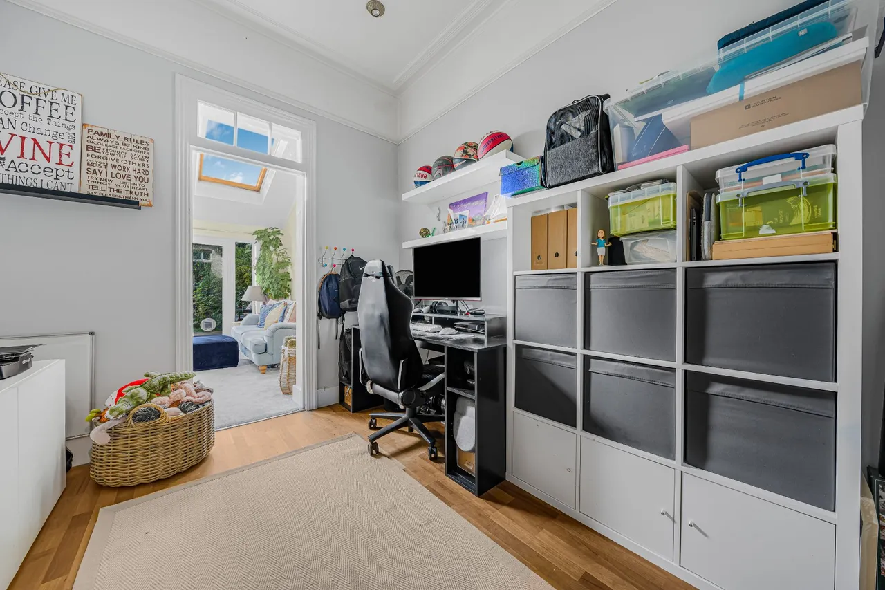 Felcott Road, Hersham, KT12, photo 12