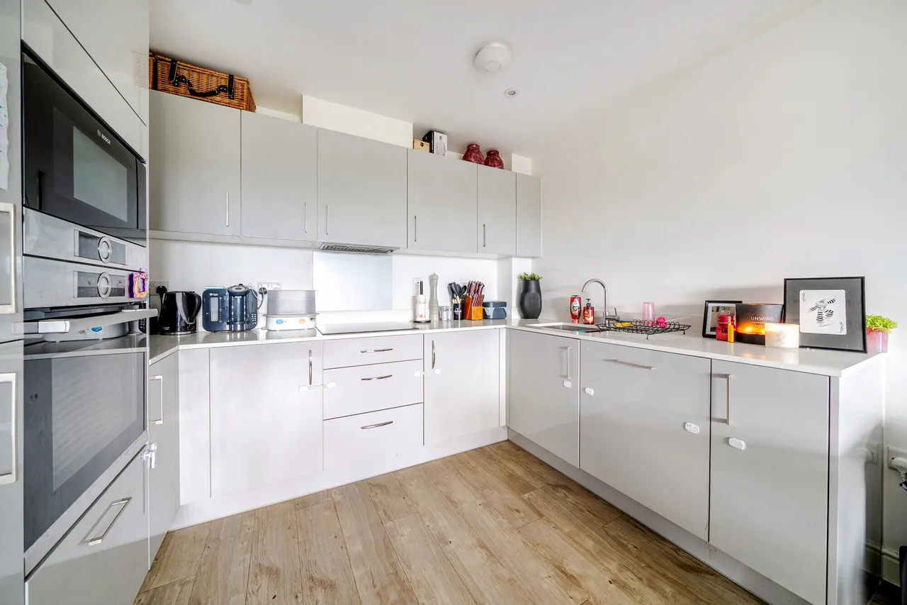 Ceres Crescent, Epsom, KT17, photo 6