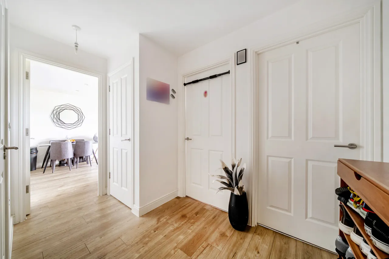 Ceres Crescent, Epsom, KT17, photo 8