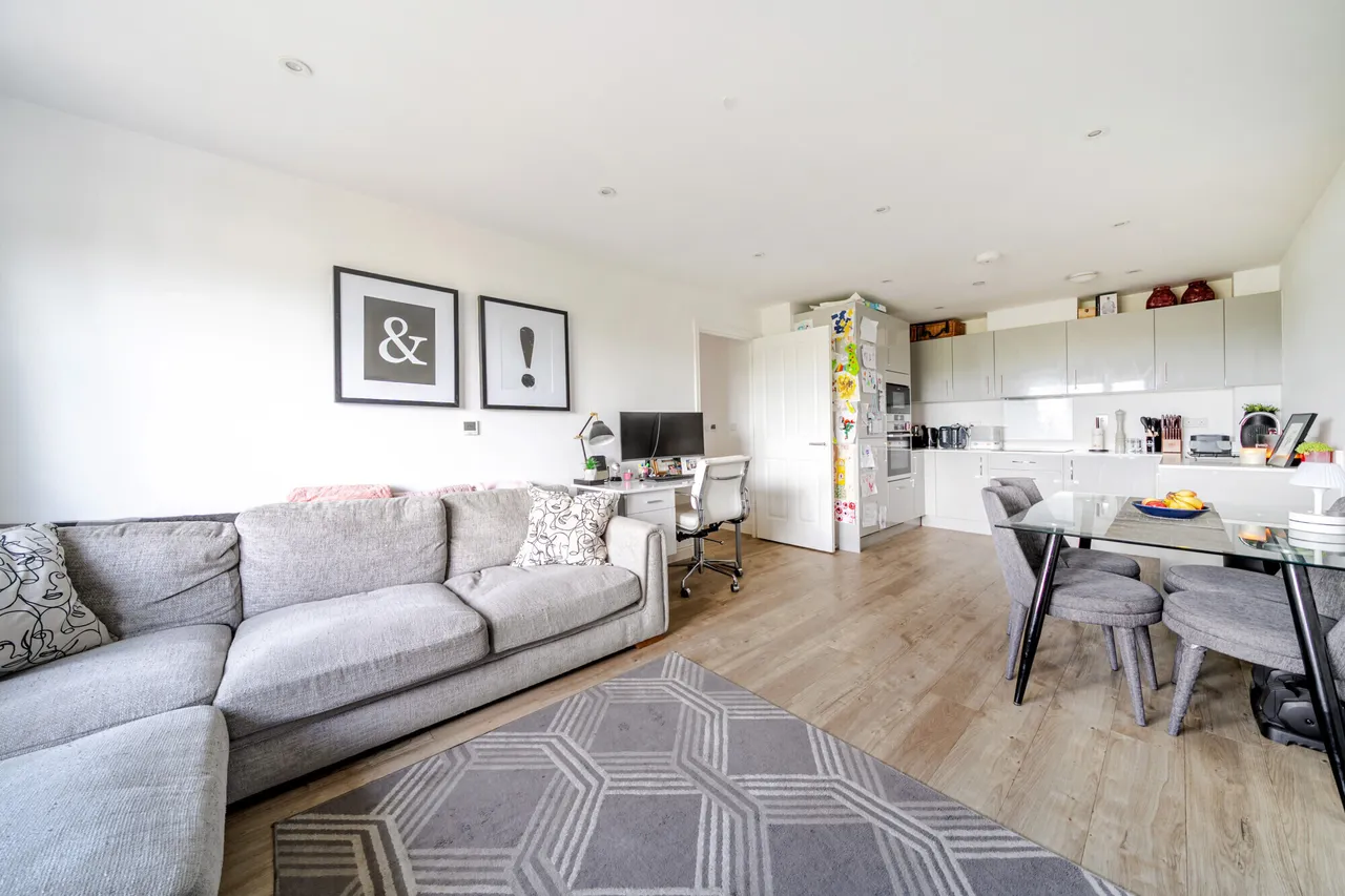 Ceres Crescent, Epsom, KT17, photo 9