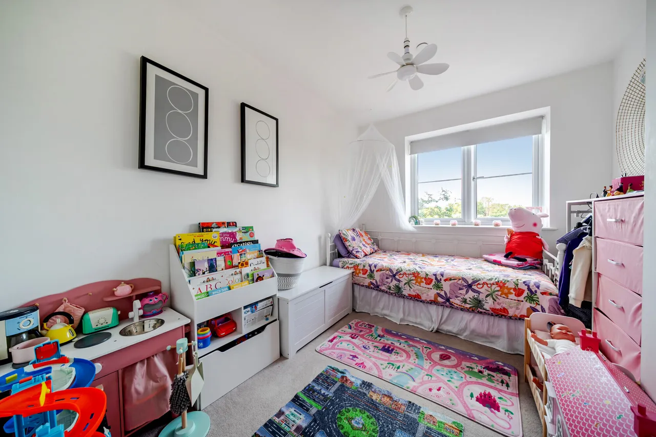 Ceres Crescent, Epsom, KT17, photo 5