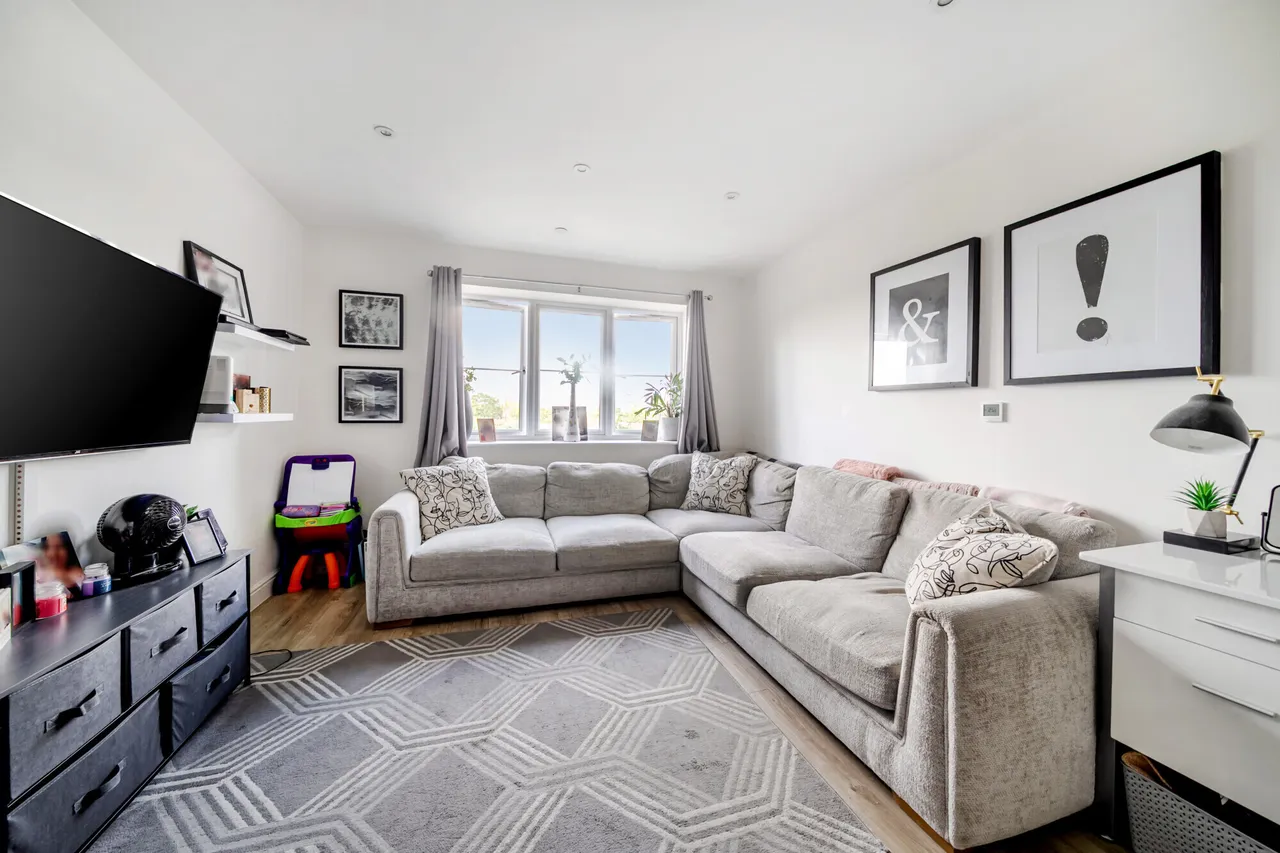 Ceres Crescent, Epsom, KT17, photo 3