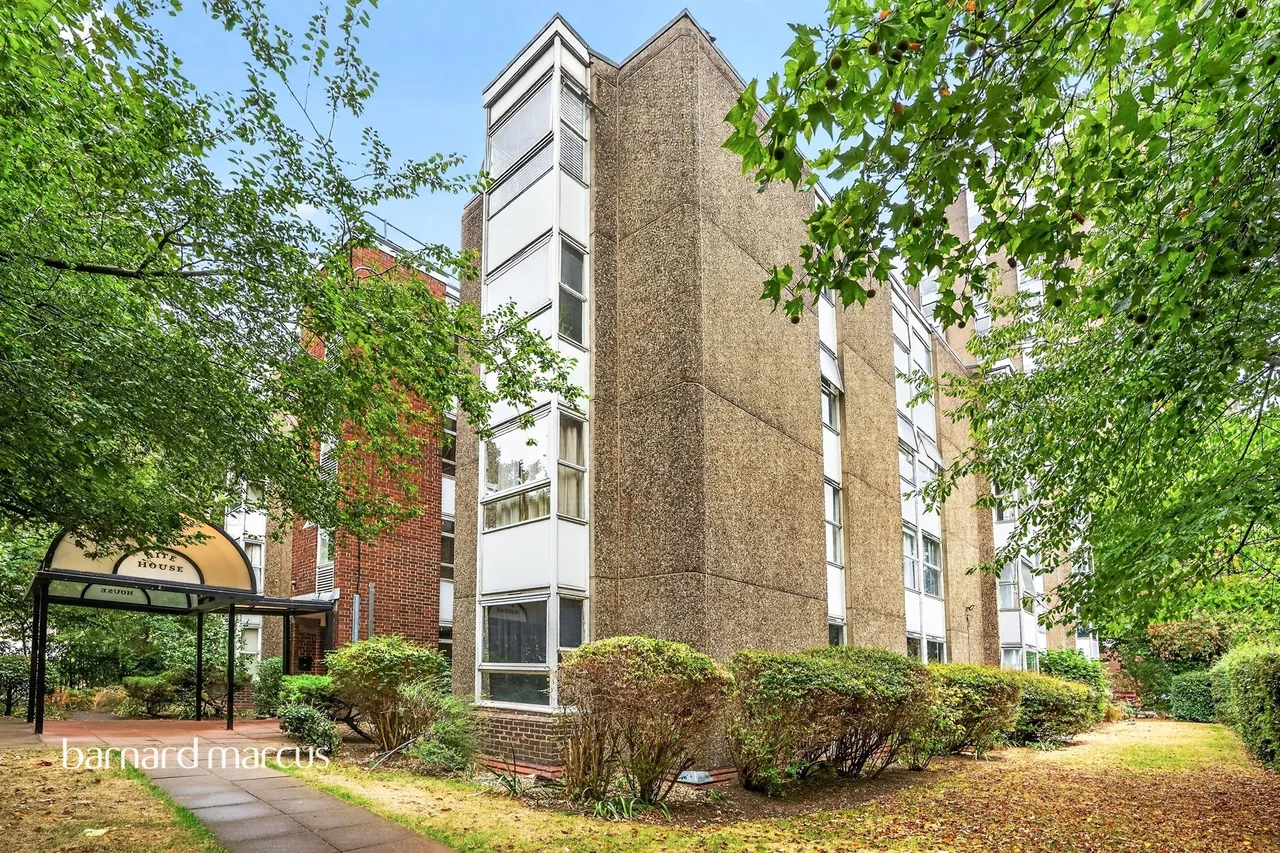 2 bed flat for sale — Meyrick Road, London