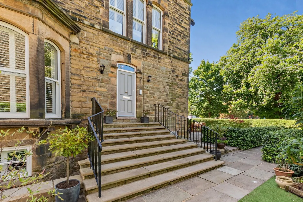2 bed flat for sale — Victoria Avenue, Harrogate, HG1 5PR