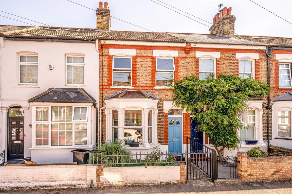2 bed property to rent, Linden Road, TW12
