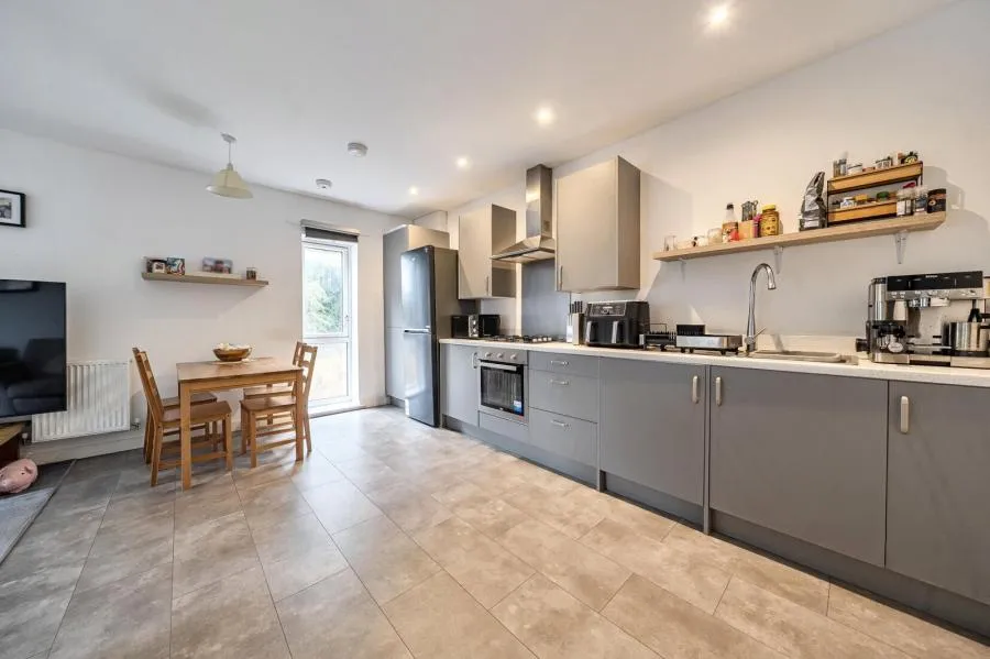 West Siding, Basingstoke, RG24, photo 3