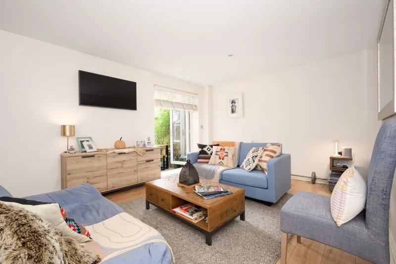 Bridge Street, Walton-On-Thames KT12 1AL, photo 4