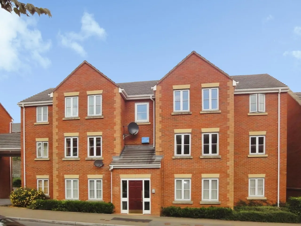2 bed flat for sale — Kinnerton Way