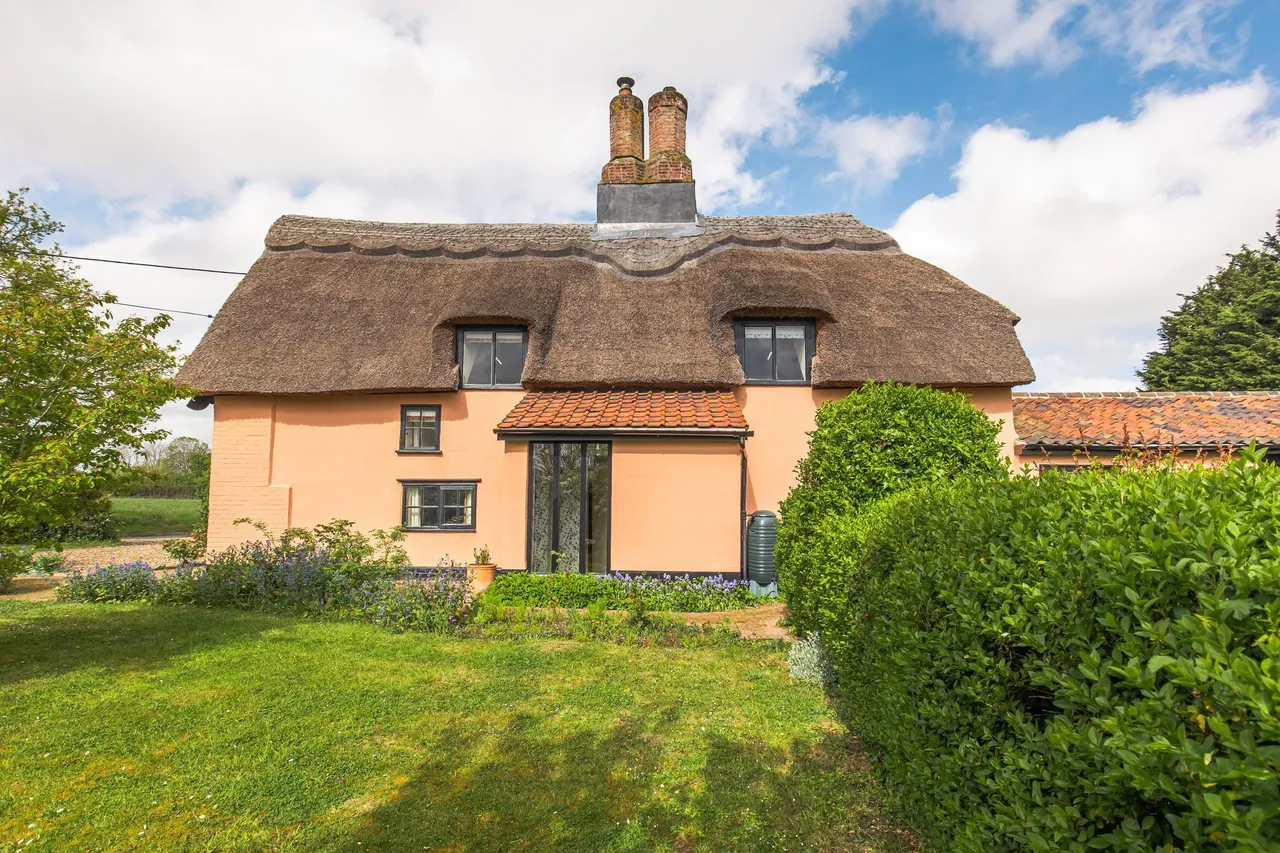 Beautifully Restored Cottage with Spa, photo 19