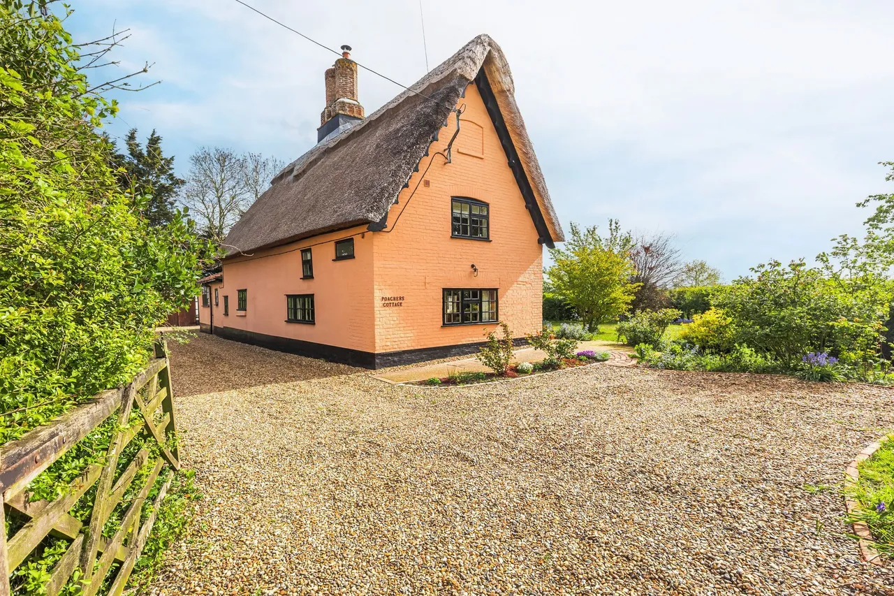 Beautifully Restored Cottage with Spa, photo 3