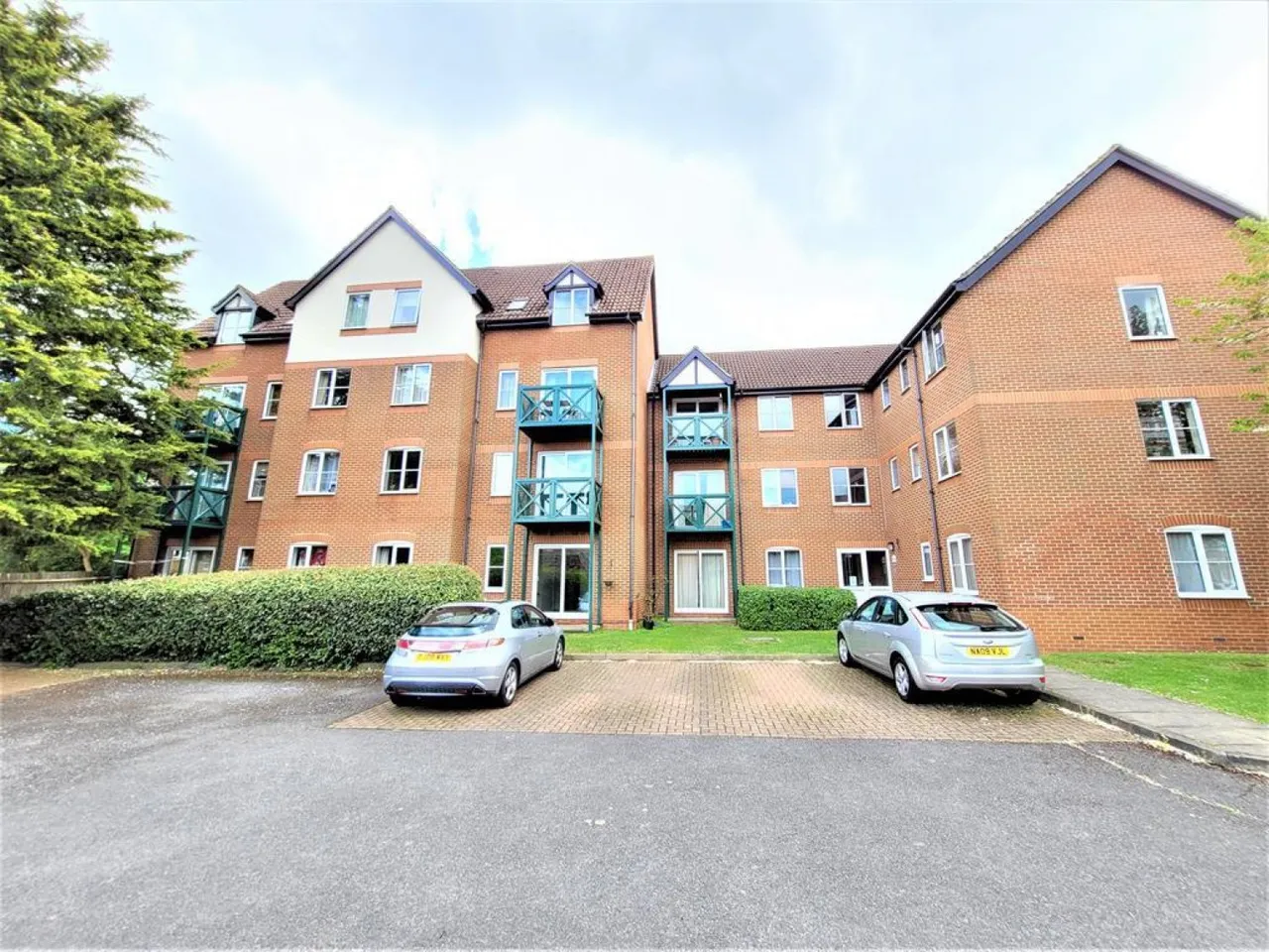 2 bed flat for sale — Admirals Court, Rose Kiln Lane, Reading, RG1 6SW