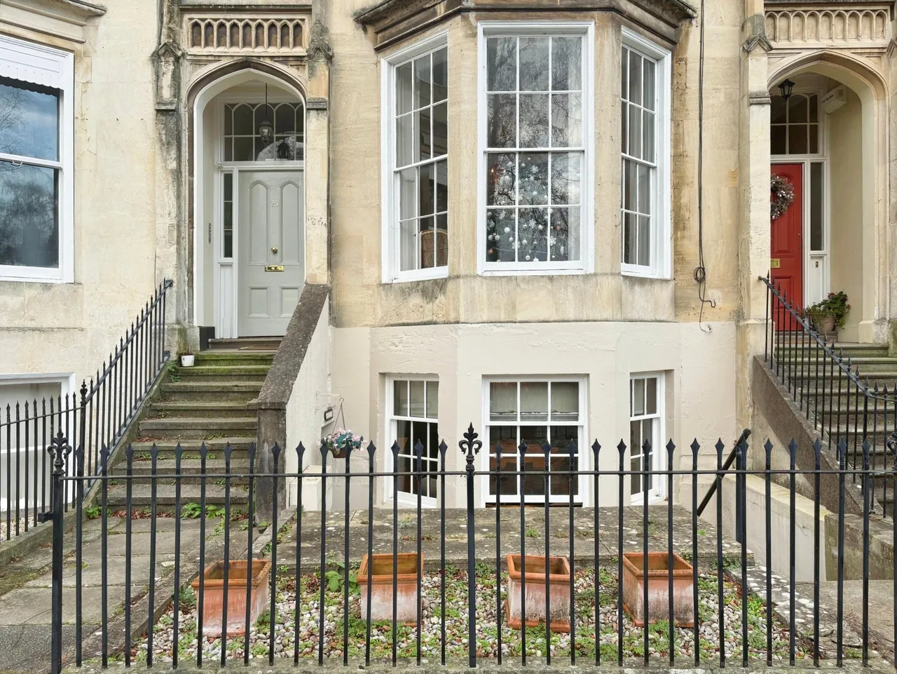 Clarence Square, Pittville, GL50, photo 2