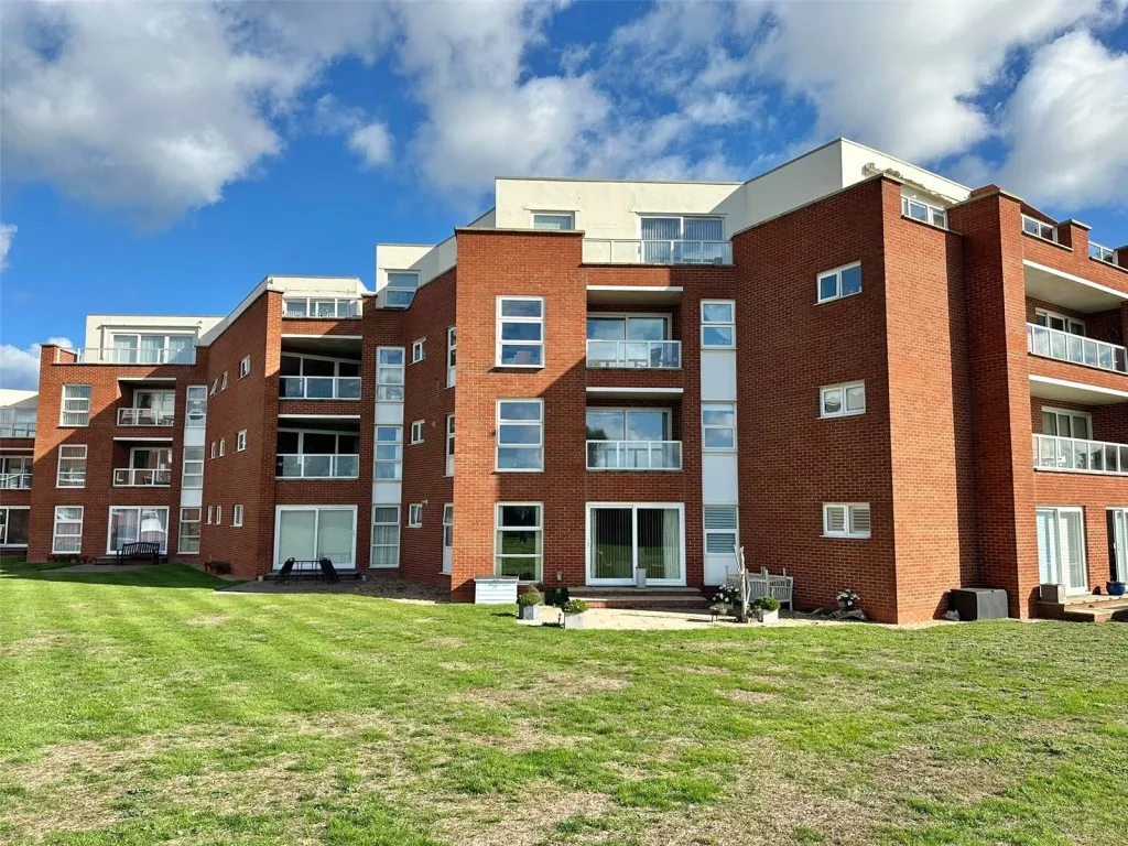 3 bed flat for sale, Milford on Sea, Lymington