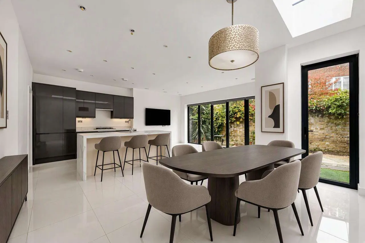 Belsize Road, London, NW6, photo 2