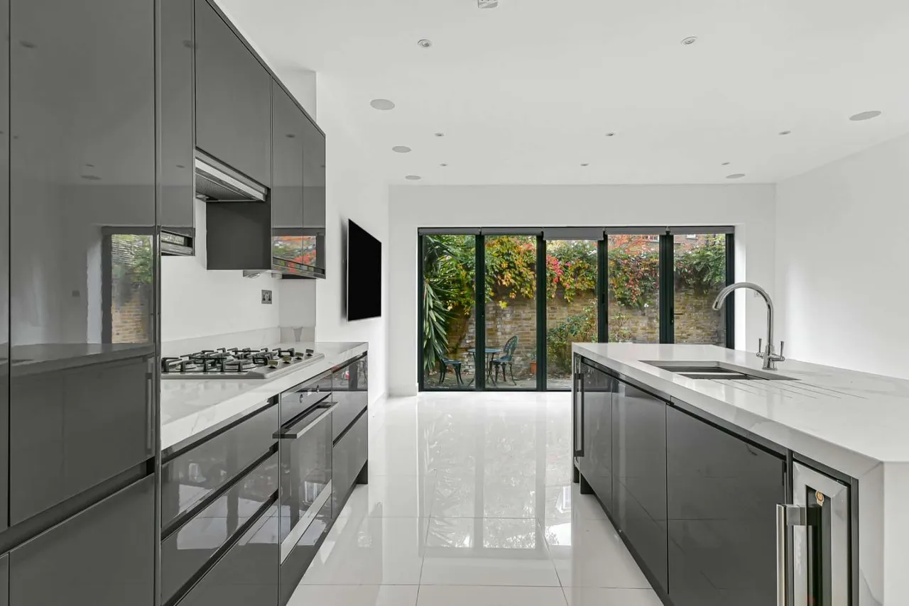 Belsize Road, London, NW6, photo 3