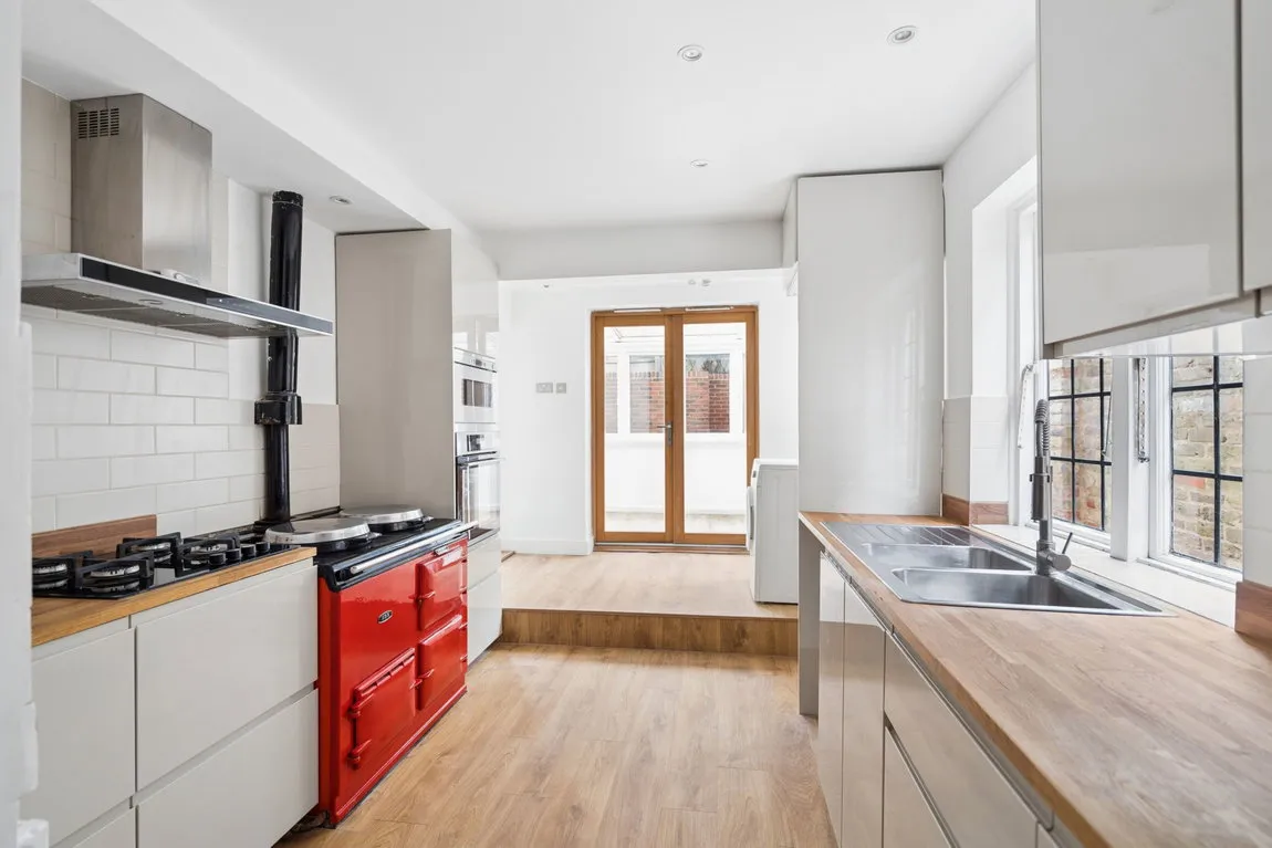 Station Approach, Chorleywood, WD3, photo 6